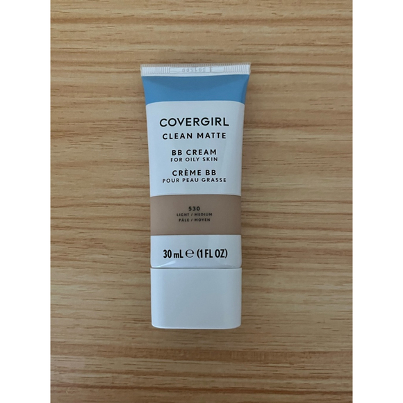 Covergirl Clean Matte BB Cream Light/Medium 1 fl oz - Picture 1 of 4